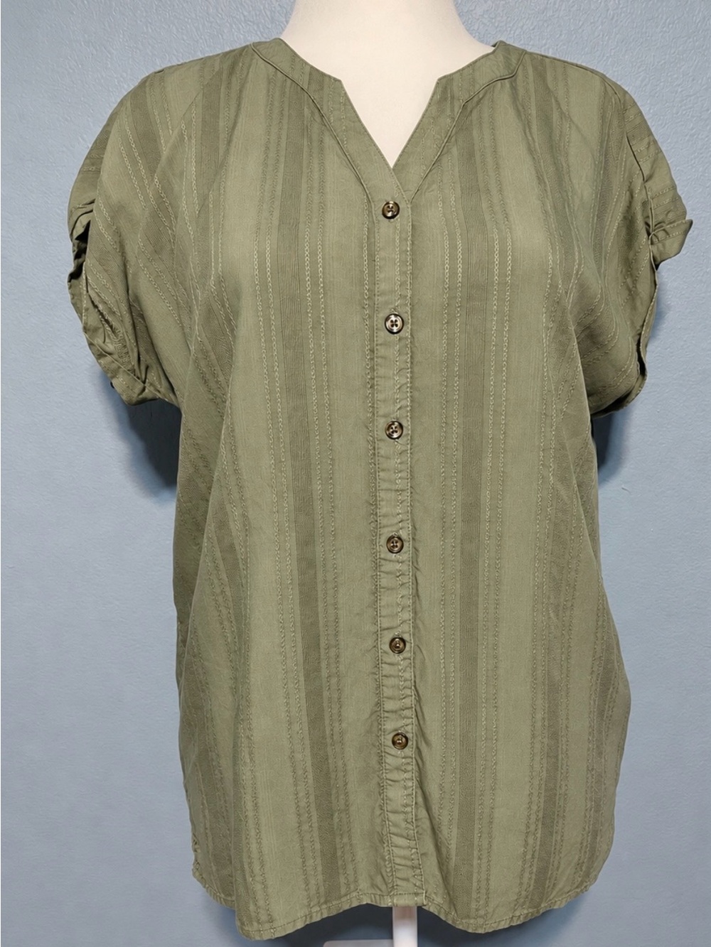Chico’s Olive Green Textured Stripe Button Front Blouse Boho Utility Sz 1 Medium